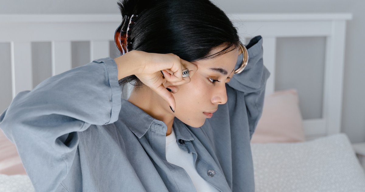 The Art of Facial Massage: The 5 Skincare Benefits & Easy How-To (ft. Rosehip Facial Oil)